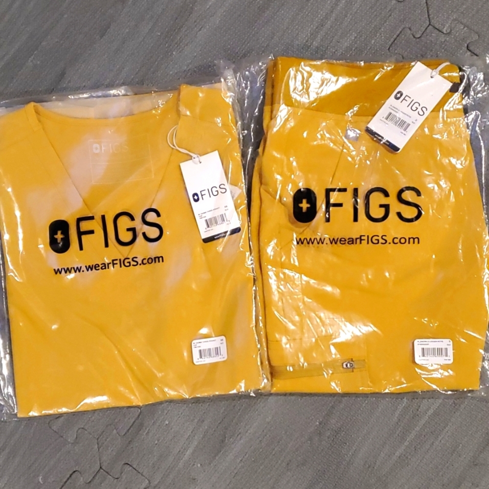 FIGS Light Gold Scrub Set